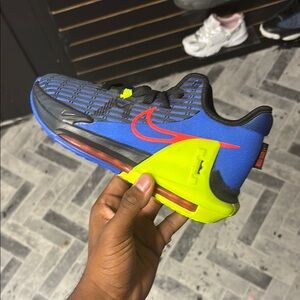 Nike Blue and Green Sneakers Dynamic Design